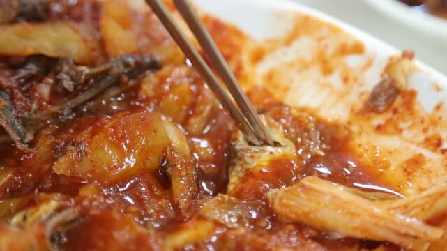 Sailfin sandfish with roe in spicy assorted braised fish