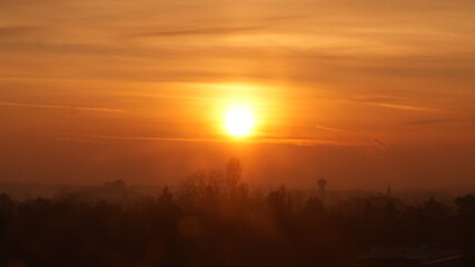 Fototapeta premium Golden Sunrise: A Breathtaking Start to the Day
