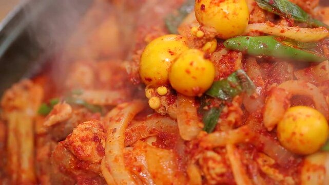 Spicy braised chicken with chicken eggs and ootheca