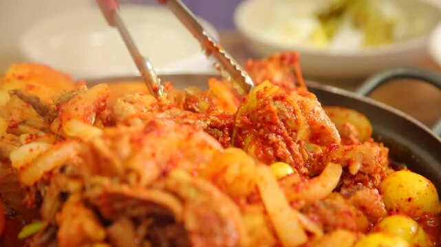 Spicy braised chicken with chicken eggs and ootheca