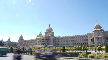 Fototapeta premium Vidhana Soudha, Bangalore – Architectural Marvel of KarnatakaA stunning view of Vidhana Soudha, the legislative building of Karnataka, located in Bangalore, India.