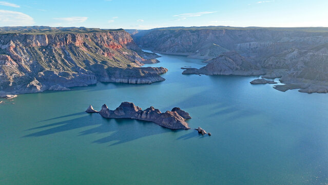 Imagen del embalse en el r&iacute;o Atuel, San Rafael, Mendoza, Argentina
