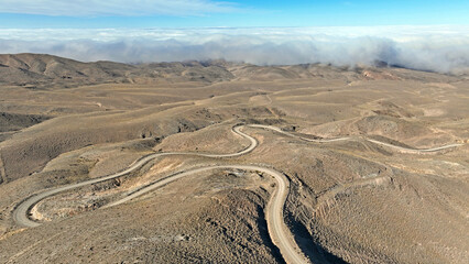 Imagen aérea de un paisaje de la cordillera de los Andes en Mendoza, Argentina