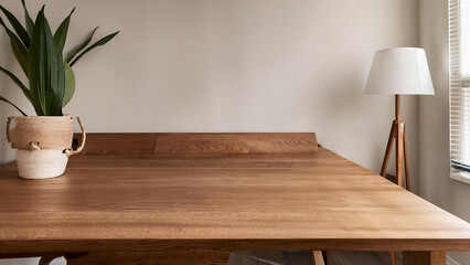 木目の美しいテーブルのある部屋　