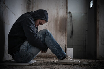 Asian men are drug addicts to inject heroin into their veins themselves,Thailand no to drug...