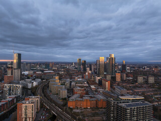 Obraz premium Manchester Skyline at Sunset Featuring Deansgate Square Skyscrapers