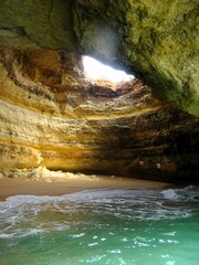Höhlen und Klippen vor der portugisieschen Atlantikküste