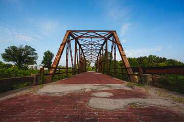 Fototapeta premium A historic steel and iron bridge in Oklahoma.