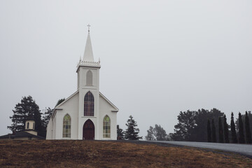 Fototapeta premium A church on a cloud day in Northern California.