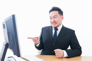 怒るビジネスパーソン