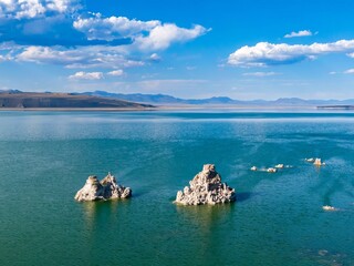 Scenic view of tufa formations in Mono Lake, California, USA. The tufa towers are calcium-carbonate spires and knobs formed by interaction of freshwater springs. Lee Vining, USA