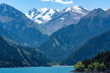 lake in the mountains，天山天池