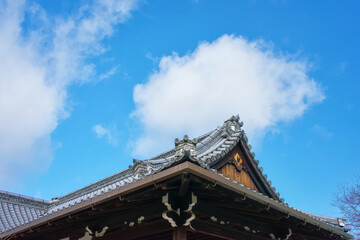 Fototapeta premium Auspicious clouds over the eaves of the ancient temple in Kyoto, Japan