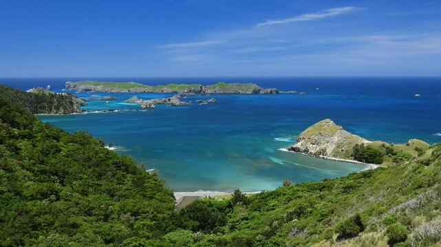 中山峠から見下ろすブタ海岸と南島～小笠原村父島～