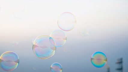 シャボン玉と海と空、フォトジェニックな美しい風景写真