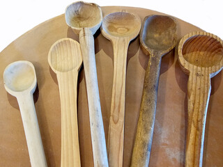 Wooden cooking spoons that do not transfer heat and do not scratch non-stick pans with a firm and...