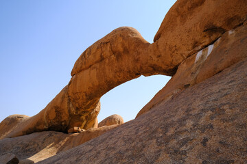 The Bridge, the iconic Spitzkoppe arch, a natural rock formation in the heart of the Namibian desert : Damaraland.