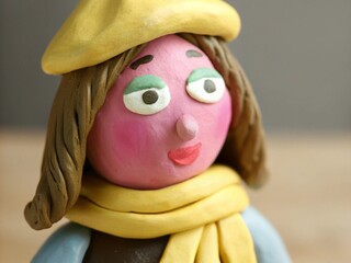 Plasticine Parisienne: French girl Insta avatar with brown clay hair, scarf and yellow beret.