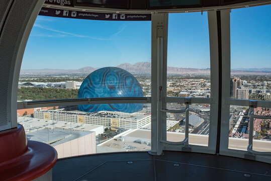 Las Vegas, Nevada, USA - December 2, 2024: View of MSG Sphere from the High Roller observation wheel.　2024年12月にアメリカ合衆国のラスベガスにて、観覧車「ハイ・ローラー」から観る球体型複合アリーナ施設「MSGスフィア」