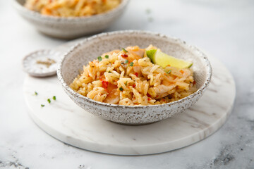 Rice and chicken and sweet chili sauce