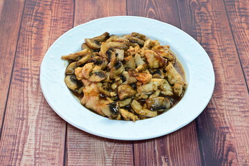 A plate of food with chicken and mushrooms on it