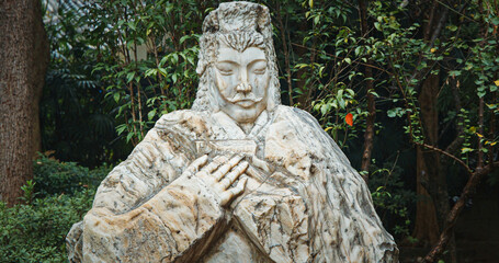 Obraz premium Chengdu, Sichuan, China. Stone Statue Of Taoyuan Jieyi In Peach Orchard Wuhou Memorial Three Kingdoms Temple. Garden Area Of Wuhou Memorial Temple. Imposing Stone Carving Works Of Three Brothers