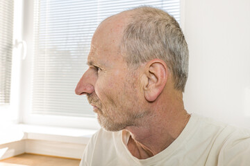 Obraz premium Balded and bearded senior man from profile. Big nose and ear
