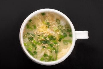 溶き卵と白菜の中華スープ