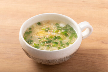 溶き卵と白菜の中華スープ