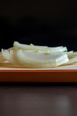 fresh sliced onion on a cutting board close-up