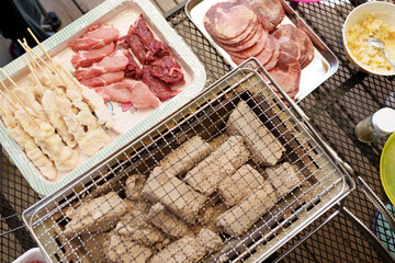 小型のバーベキューコンロでお手軽ホームパーティ