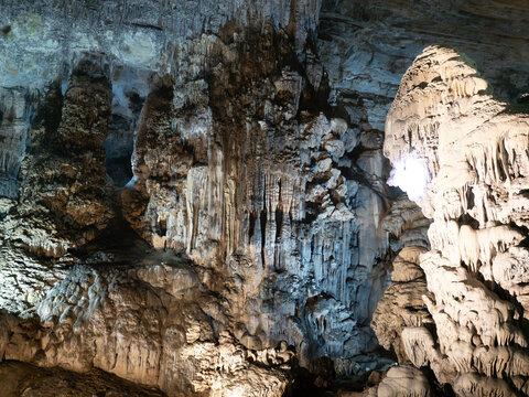 Tropfsteinh&ouml;hle