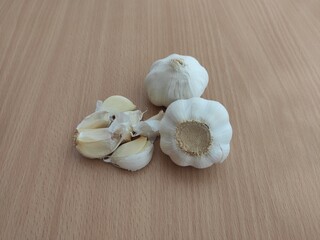 Garlic on the table