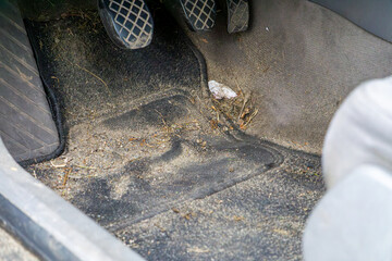 mess in the passenger car. dirty wiper, sand on the wiper and dried grass. dirty brake, gas and...