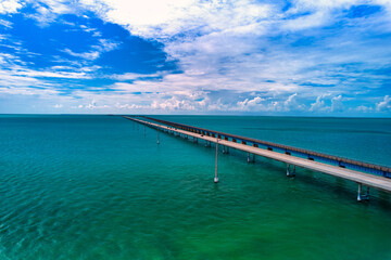 Obraz premium Aerial Drone image of the Seven Mile, 7-Mile bridge spanning the clear turquoise waters of the tropical Florida Keys on the way to Key West