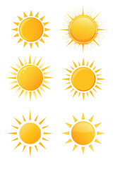 Ensemble d’icônes de soleil jaune, rayonnement solaire et éclat du soleil, lever ou coucher du soleil. Cercle décoratif plein et demi-soleil avec lumière du soleil. Énergie solaire chaude 