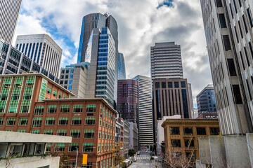 Obraz premium A view from the upper level of the Embarcadero Center in San Francisco in early springtime