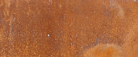 Superficie metálica envejecida con óxido y desgaste, ideal para diseños industriales.