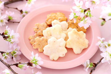 さくらの形のおせんべい　おかき　さくらの花