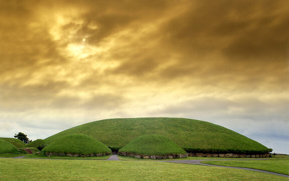 Knowth is a Neolithic passage grave and an ancient monument of Bru na Boinne in the valley of the River Boyne in Ireland, UNESCO World Heritage Site