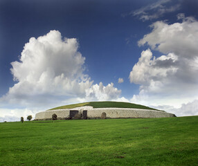 Obraz premium Newgrange Megalithic Passage Tomb 3200 BC - a World Heritage Site by UNESCO