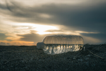 海とペットボトル