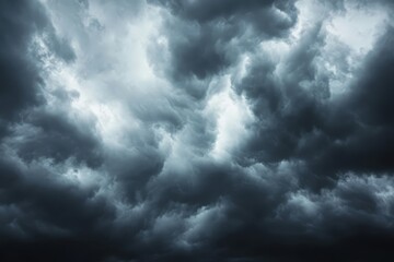 Obraz premium A dark and ominous sky filled with storm clouds