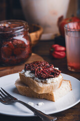 White bread with sun-dried tomatoes and cream cheese