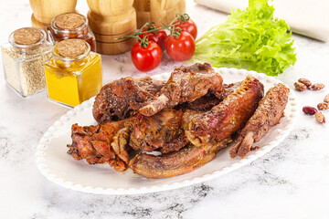 Roasted duck wings with sauce