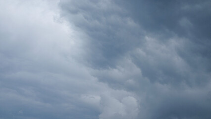 Obraz premium Dramatic dark storm clouds over sky background. Moody weather atmosphere with heavy cloud formations. Climate change and extreme weather concept