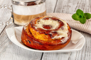 Glazed cinnabon swirl with icing