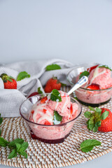 homemade natural strawberry ice cream recipe