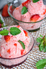 homemade natural strawberry ice cream recipe