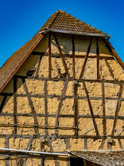 Gebäudeschäden an einem historischen Fachwerkhaus